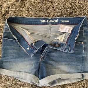 Wallflower Jean Shorts High Rise  size 9. In great condition